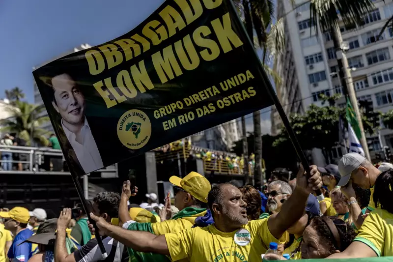 Bolsonaristas se reúnem em Copacabana: ato reúne parlamentares, mas Carlos Bolsonaro fica de fora
