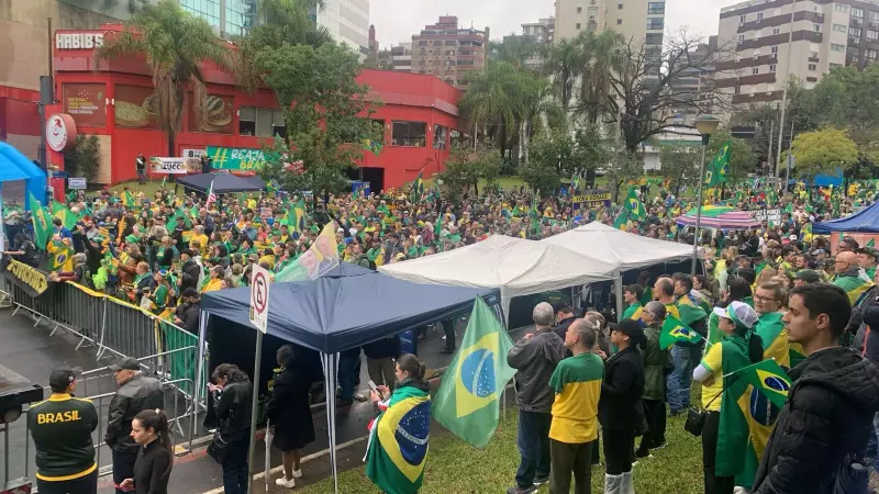 Bolsonaristas tomam as ruas de Porto Alegre em protesto contra Lula e Moraes