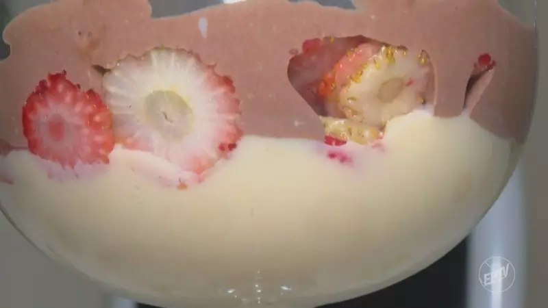 Bombom de Morango na Travessa: Receita Secreta que Vai Derreter na Boca