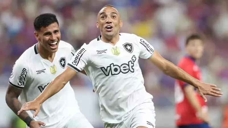 Botafogo arrasa o Fortaleza em noite de gala e mantém invencibilidade fora de casa no Brasileirão