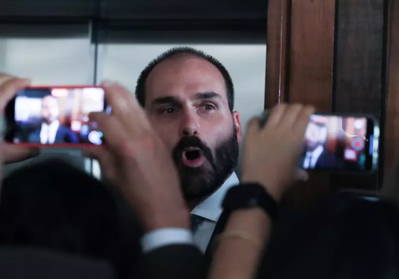 Briga entre Bolsonaro e Eduardo: Advogados Afirmam que Conflito é Íntimo e Não Merece Destaque