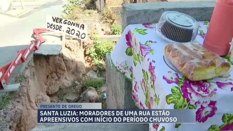 Buraco vira 'aniversariante' em Santa Luzia (MG) enquanto moradores cobram solução para enchentes