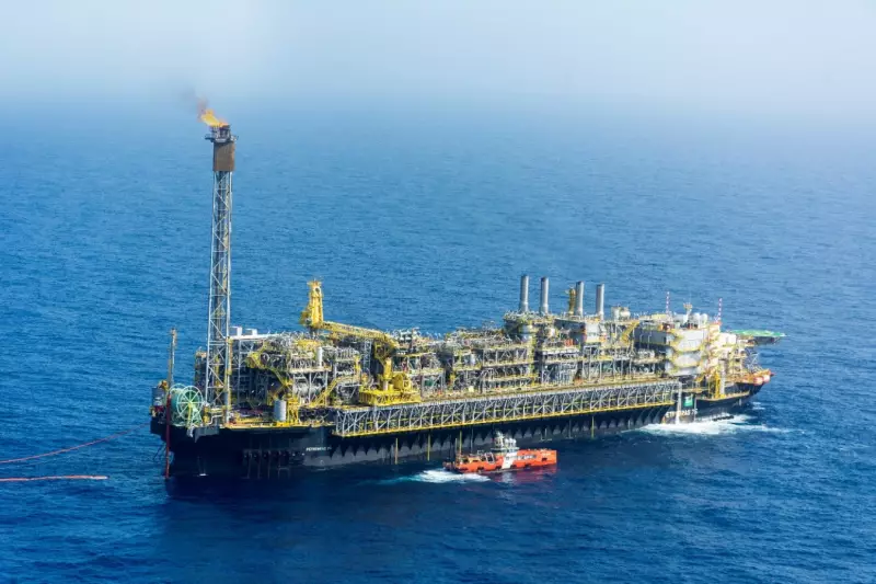 Búzios bate recorde histórico: produção de petróleo ultrapassa 900 mil barris por dia