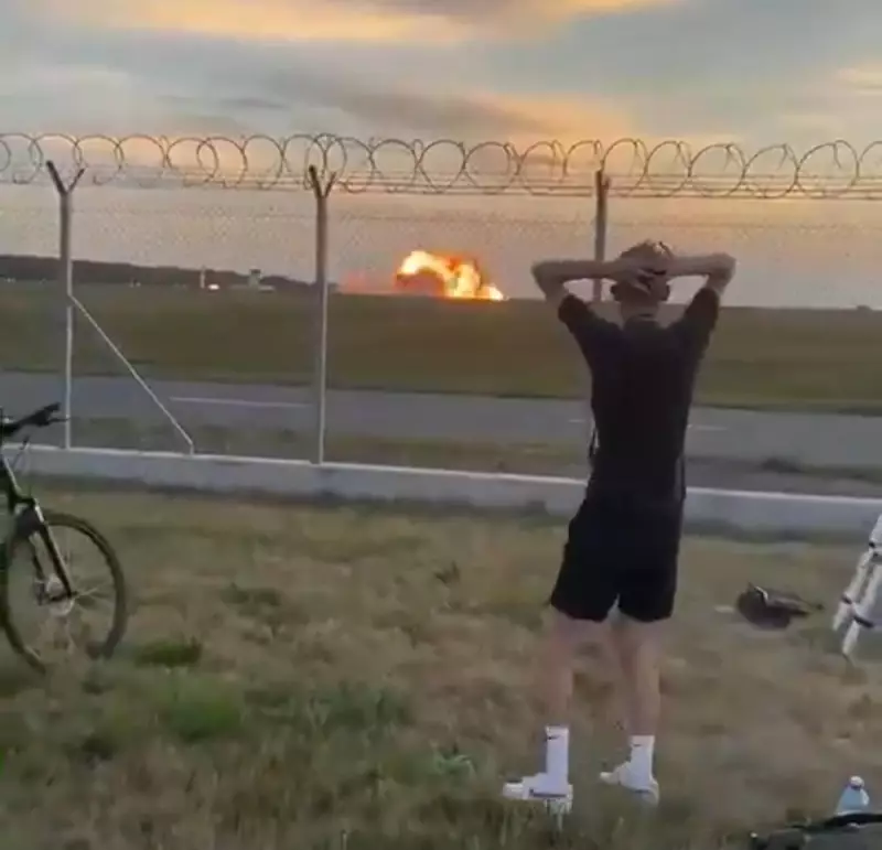 Caça F-16 da Polônia Despenca em Show Aéreo: Piloto Ejeta a Tempo e Escapa com Vida
