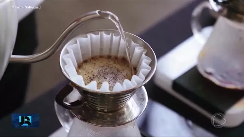 Café em Queda Livre: Preço Desaba Quase 4% em Apenas Um Mês — O Que Está Acontecendo?