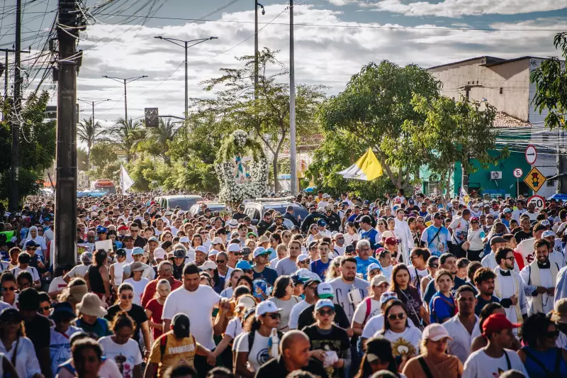 Caminhada com Maria emociona Fortaleza com fé e devoção — veja fotos impressionantes