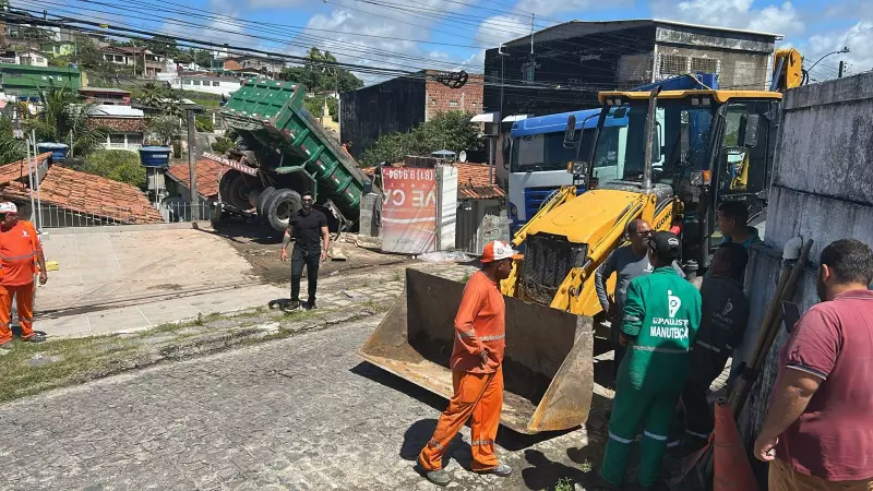 Caminhão da Prefeitura de Paulista invade casas e deixa rastro de destruição — Veja o vídeo chocante!