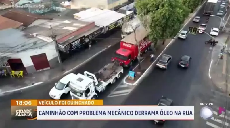 Caminhão perde óleo e deixa avenida de Goiânia escorregadia — veja os transtornos