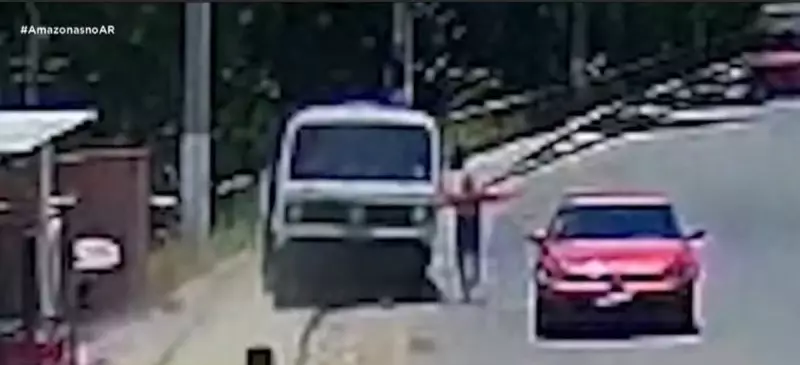 Caos no Trânsito de Manaus: Caminhão Desgovernado Arrasta Carros em Cena de Terror Urbano
