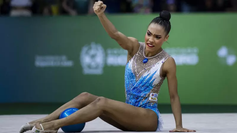 Capixaba Jojo Toma o Mundo da Ginástica Rítmica de Assalto e Conquista o Público no Mundial — Fotos Impressionantes!