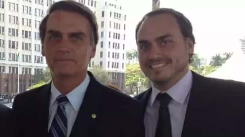 Carlos Bolsonaro chama governadores de 'ratos' e acusa direita de oportunismo em discurso inflamado