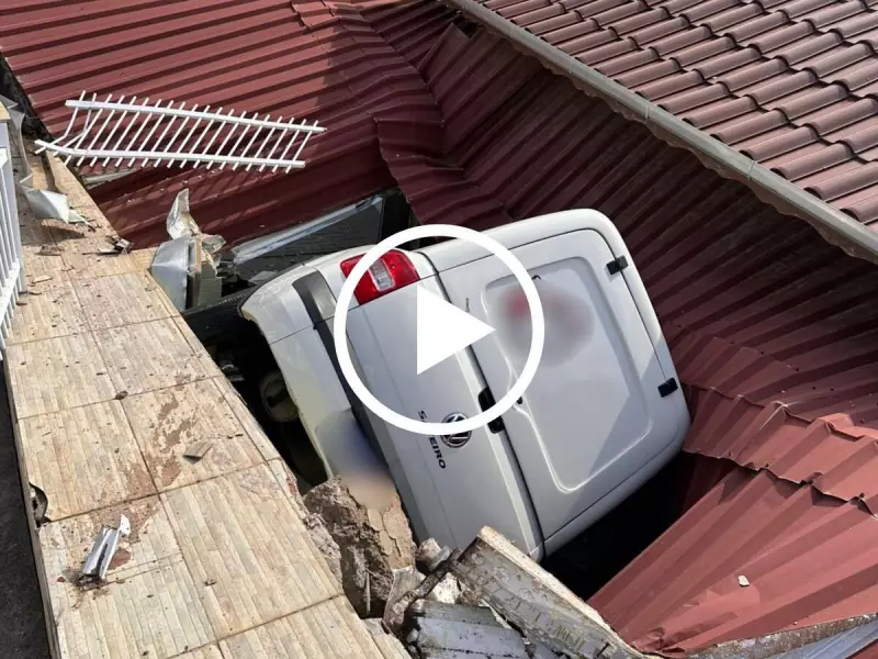 Carro Desgovernado Faz Mergulho Alucinante em Telhado de Casa no Sul do Brasil — Veja o Vídeo!