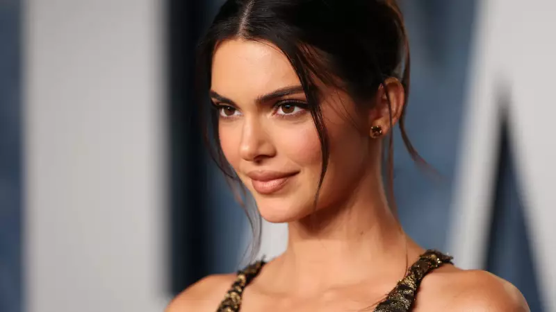 Celebridades que são sósias impressionantes: mulheres que se transformam em homens famosos!