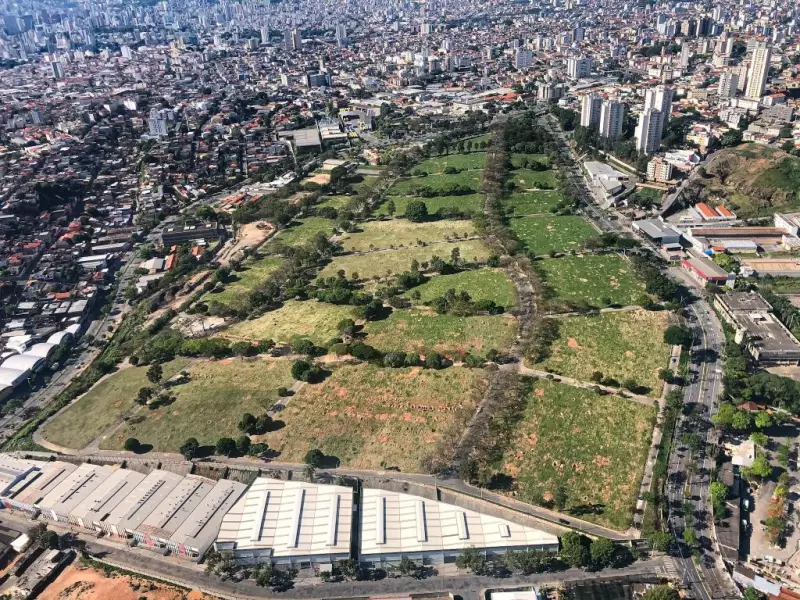Cemitério de BH tem jazigo violado: restos mortais são encontrados espalhados do lado de fora