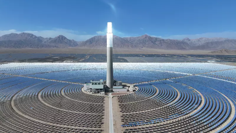 China Quebra Recordes Solares e Ainda é Rei do Carvão: O Paradoxo Energético que Desafia o Planeta