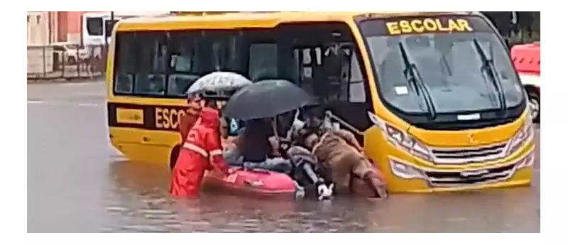 Chuva torrencial deixa estudantes ilhados em João Pessoa: veja como foi o resgate dramático