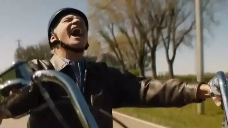Clássicos da Música Ganham Vida Nova: Clipes Inéditos Revolucionam o Passado Musical