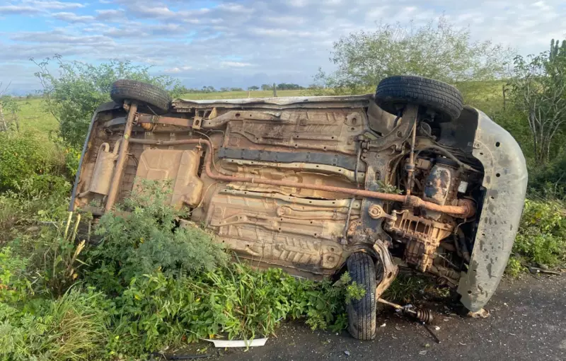 Colisão entre ambulância e trator deixa cinco feridos em rodovia de Sergipe | Acidente grave na SE-245