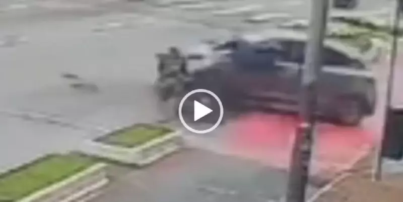 Colisão entre Carro e Bicicleta Choca Balneário Camboriú: Vídeo Viral Revela Momento do Impacto