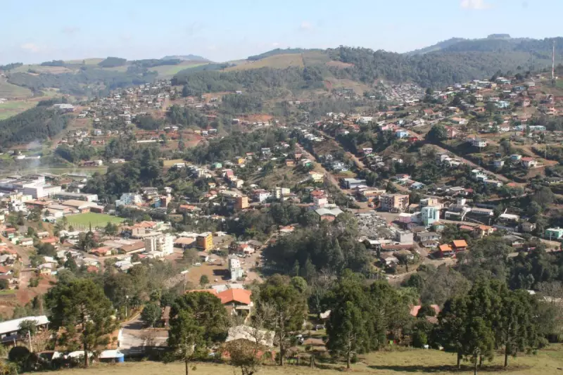Concurso Público em Bombinhas: Salários de Até R$ 11,6 Mil e Oportunidade para Moradores da Capital da Borboleta