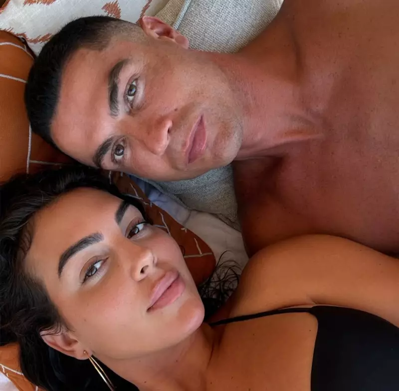 Cristiano Ronaldo surprende Georgina com pedido de casamento e anel de R$ 12 milhões
