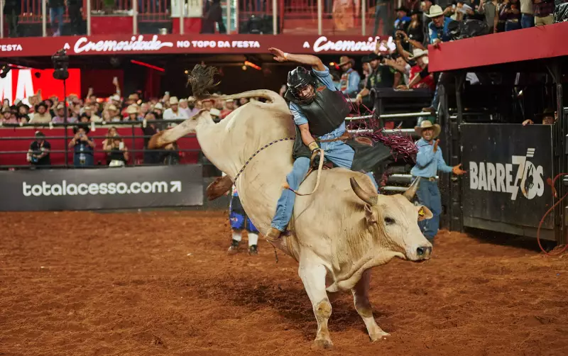 De Orlando a Campeão: Renan Alves Surprende Favoritos e Conquista a Liga Nacional de Rodeio em Barretos