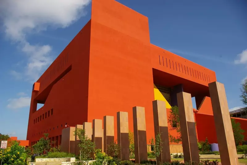 De volta após 82 anos: livro raro é devolvido à biblioteca com bilhete emocionante