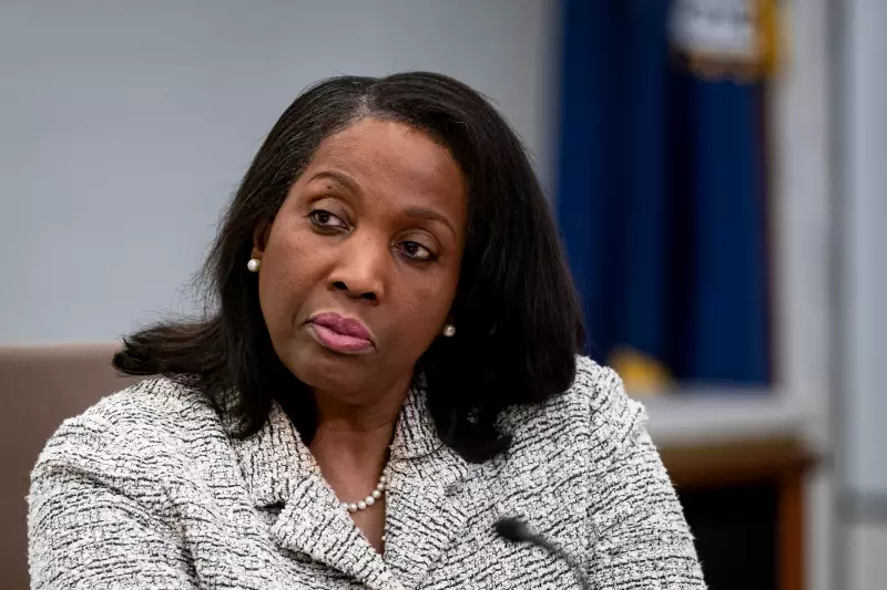 Demissão de Lisa Cook por Trump: Por que o Mercado Não Bateu Panela?