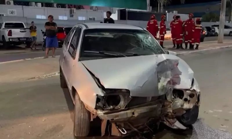 Discussão de casal termina em acidente na BA: carro colide com poste após briga no trânsito