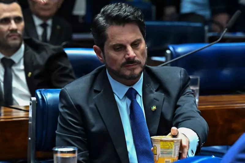 Do Val pede licença do mandato horas antes de Moraes revogar prisões preventivas — entenda o jogo de xadrez político