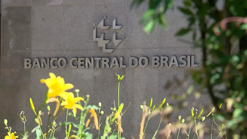 Economista Alerta: Fatura do Cartão é a Pior Forma de Empréstimo que Existe