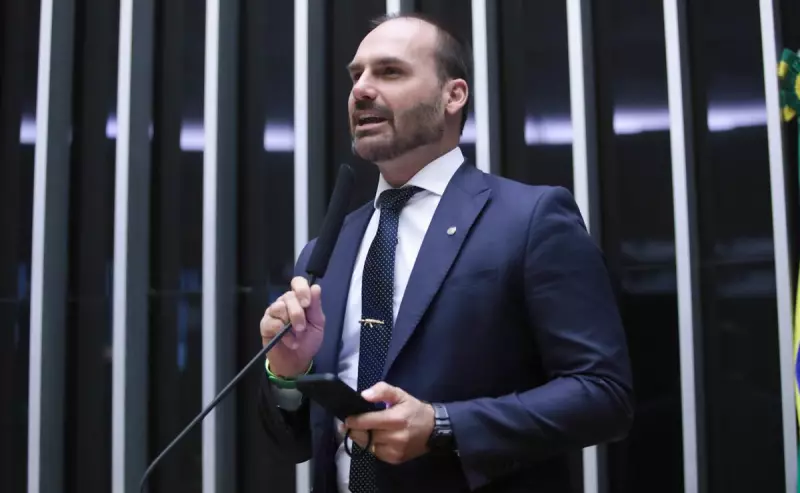 Eduardo Bolsonaro quer exercer mandato de deputado DO EXTERIOR — e causa polêmica no Congresso