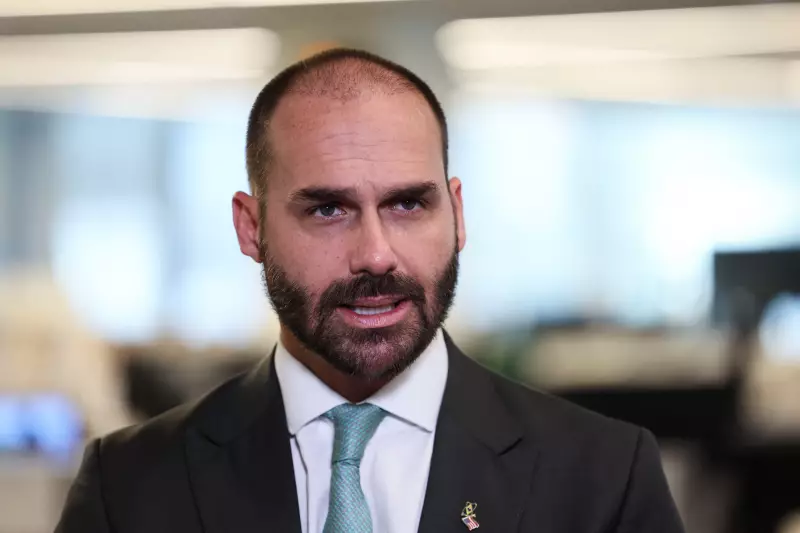 Eduardo Bolsonaro sofre com insultos e troca de número após vazamento de contato — veja detalhes