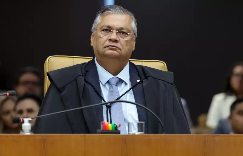 Embaixada dos EUA alerta: decisão de Flávio Dino não protege Moraes de sanções americanas