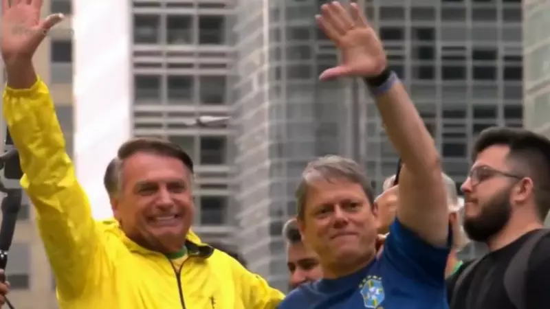 Especialista Adverte: Família Bolsonaro Vive em 'Bolha' e Tarcísio Enfrisca Risco de Veto Antibolsonarista