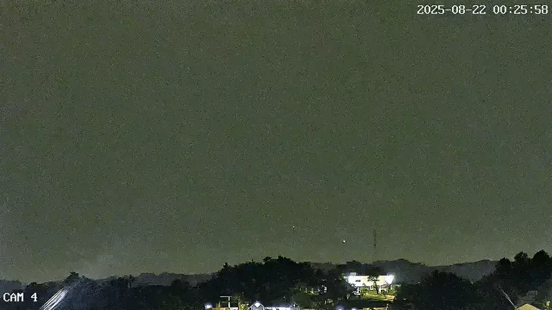 Espetáculo Celestial: Raios Iluminam Porto Alegre em Show de Luzes na Madrugada