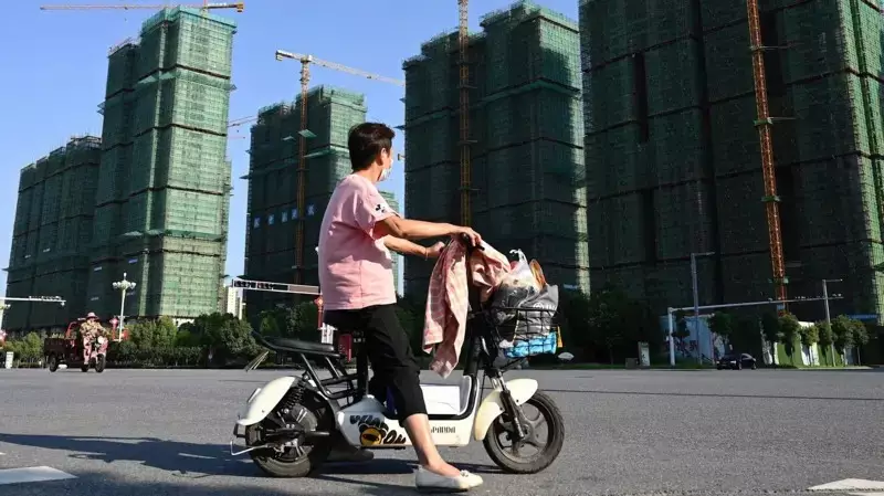 Evergrande: Como o Terremoto Imobiliário Chinês Pode Abalar Seu Bolso e a Economia Global