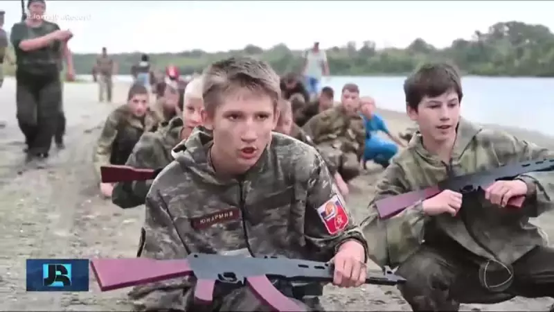 Ex-combatentes da Ucrânia treinam crianças na Rússia: a polêmica militarização infantil que choca o mundo