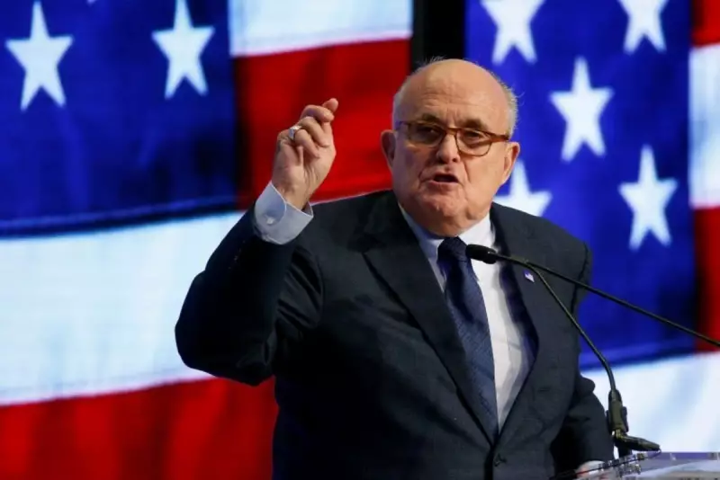 Ex-prefeito de NY e aliado de Trump, Rudy Giuliani sofre acidente de carro nos EUA