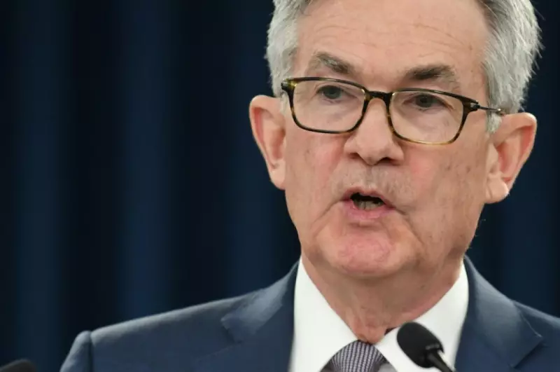 Fed Sinaliza Corte de Juros e Dólar Desaba: O Que Isso Significa para o Seu Bolso?