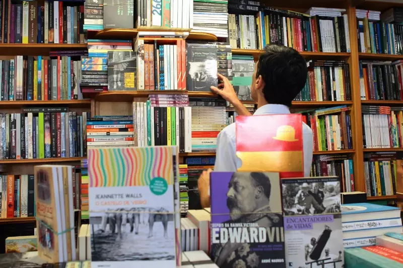 Feira Literária de Santos: Mergulhe em um Final de Semana de Livros, Arte e Cultura na Baixada