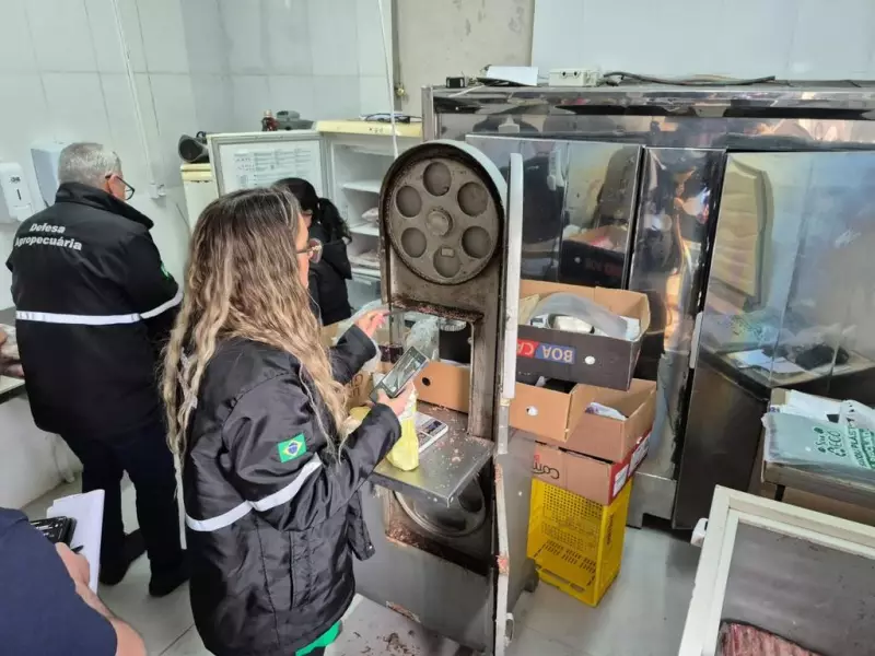 Fiscalização Interdita Fábrica de Embutidos Clandestina em Porto Alegre — Operava em Anexo de Oficina Mecânica