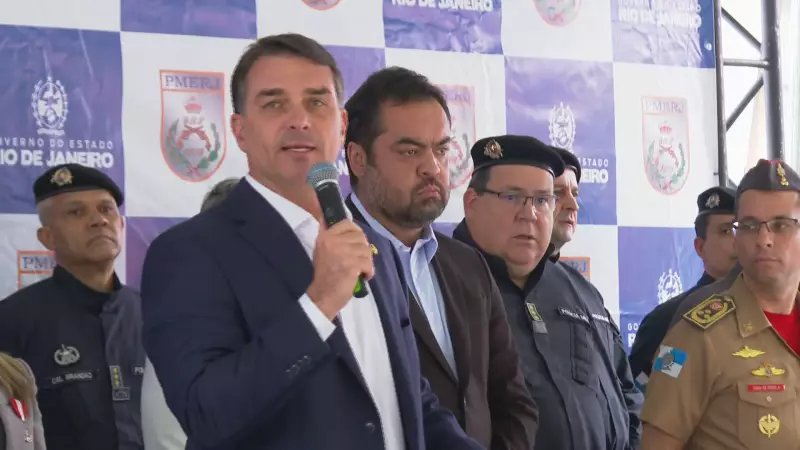 Flávio Bolsonaro alerta: EUA podem não reconhecer eleições brasileiras sem a presença de Bolsonaro