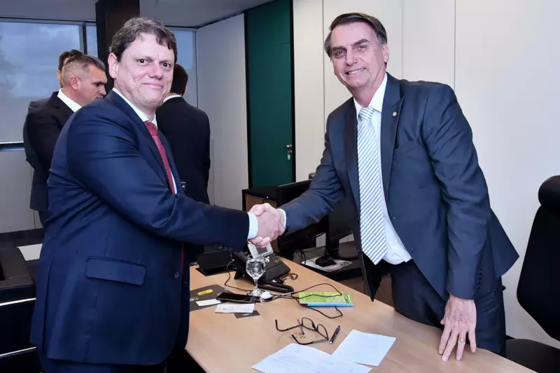 Flávio vs. Eduardo Bolsonaro: A Guerra Fria na Família pelo Apoio a Tarcísio de Freitas