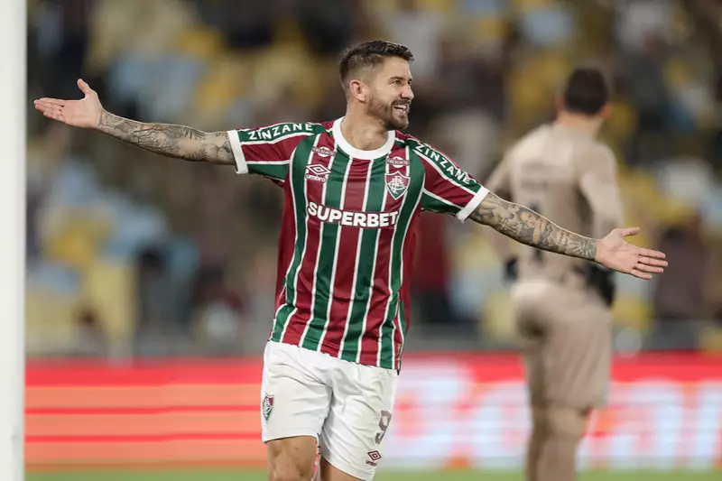 Fluminense vence Grêmio no Brasileirão: Everaldo brilha e Tricolor se aproxima do G4