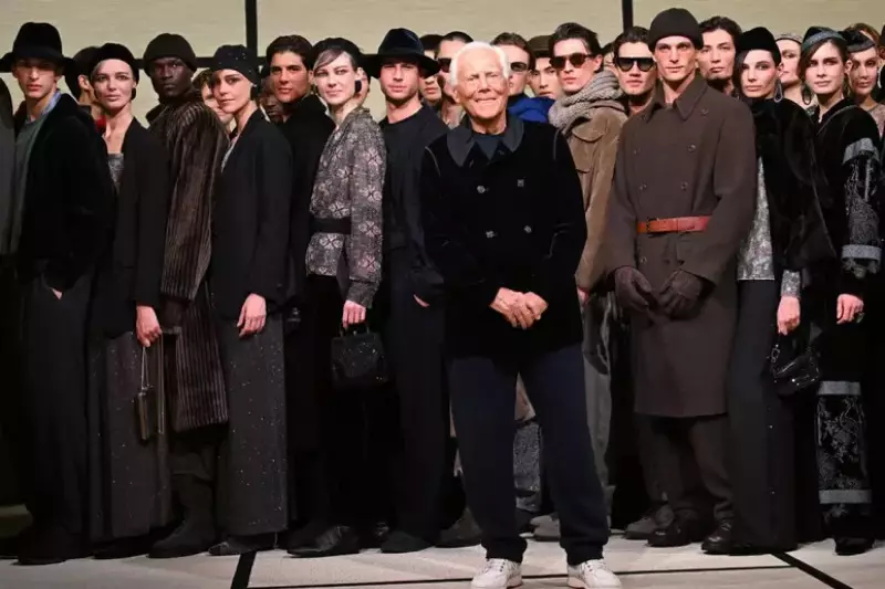 Gigante da moda Armani leva multa milionária na Itália por greenwashing — entenda o caso