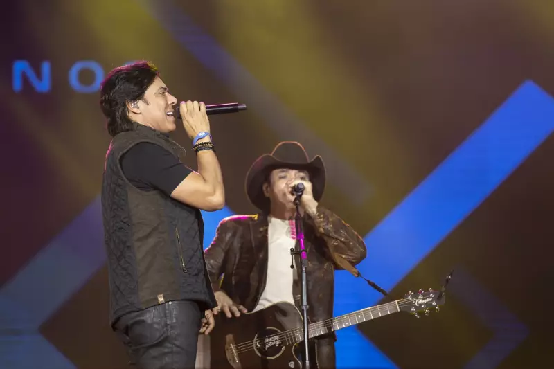 Guilherme & Santiago: 30 Anos de Sucesso na Arena de Barretos com Homenagem Emocionante à Mãe