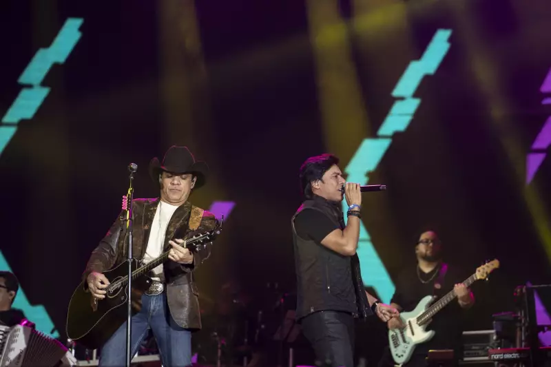 Guilherme & Santiago Roubam a Cena na Festa do Peão de Barretos 2025: Fotos Exclusivas!