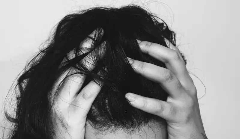 Homem invade escola e agride ex-companheira na frente de alunos em RO: cena chocante