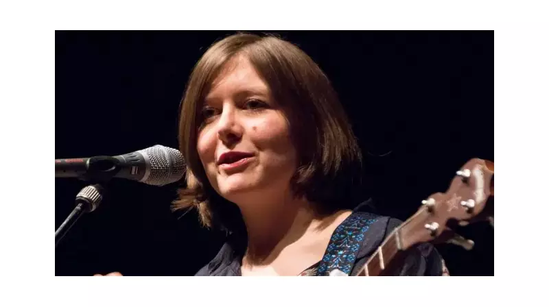 IA Cria Álbum Inédito de Cantora Folk que Nem Ela Sabia Existir — Entenda o Caso que Estremece o Mundo Musical